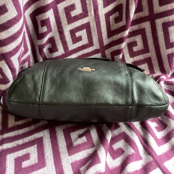 Authentic Black Leather Isabella Coach Handbag - Picture 3 of 10